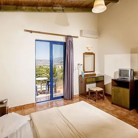 Adelais Otel Tavronitis