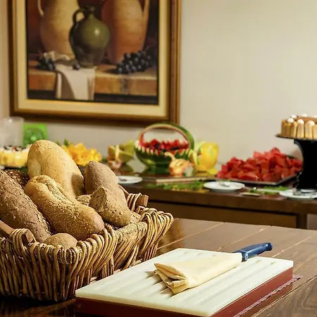 Otel Adelais Tavronitis