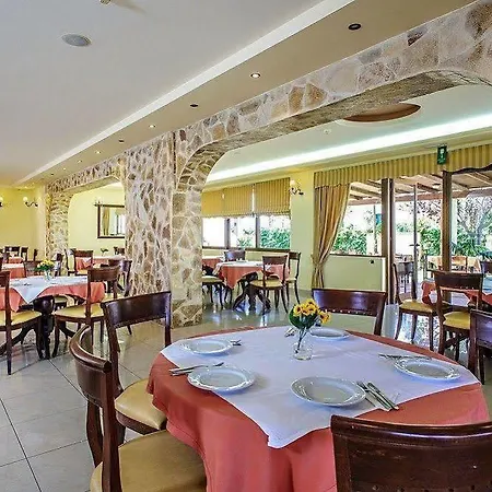Adelais Otel 2*